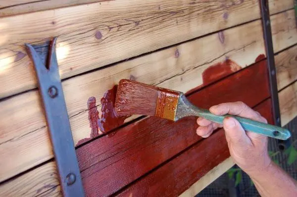 Peinture des boiseries et sous-pentes d'une maison